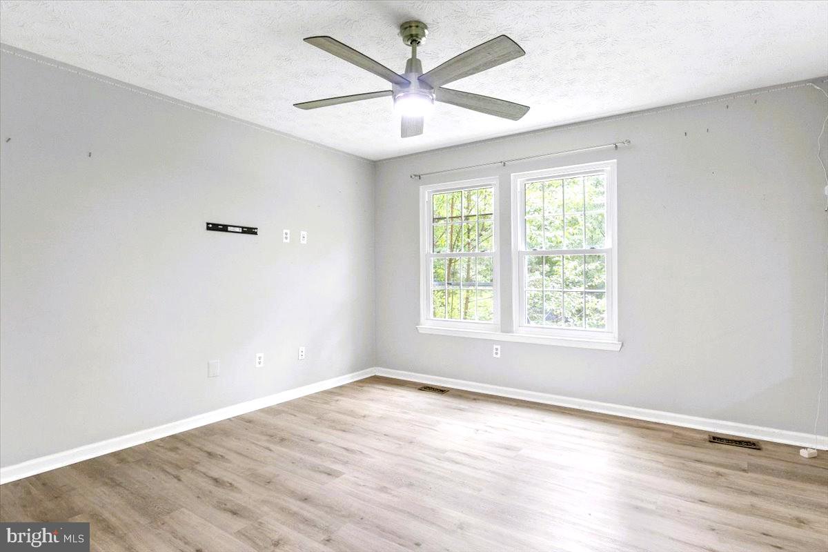 ASHFORD OAKS - Residential