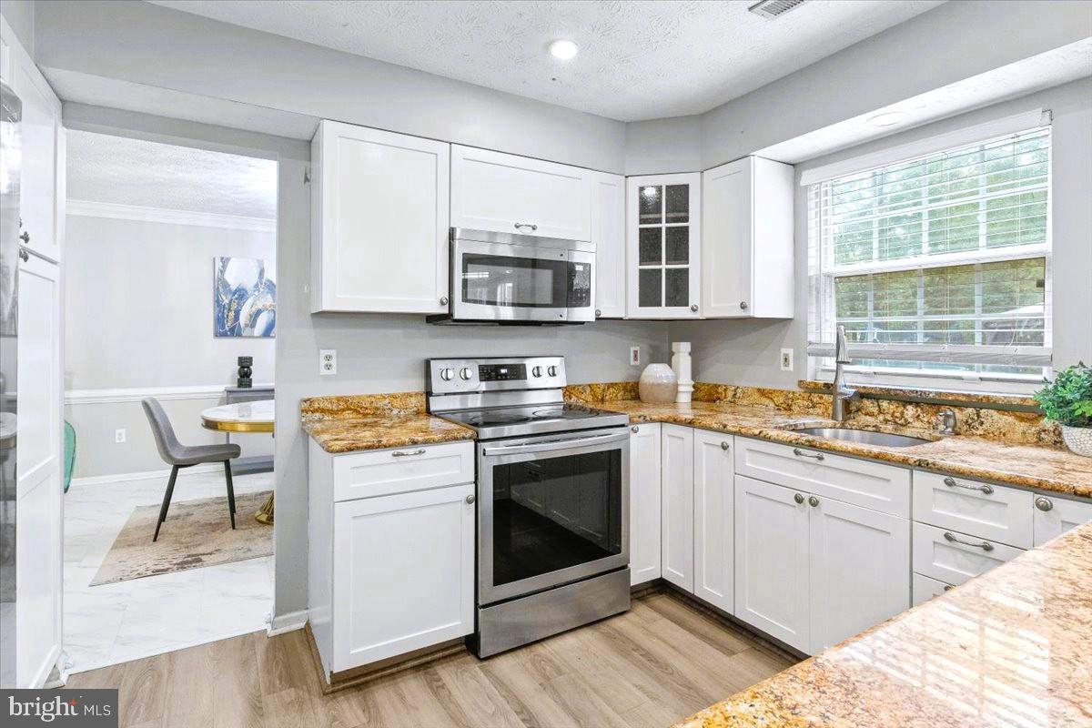 ASHFORD OAKS - Residential