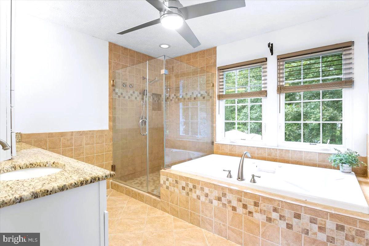 ASHFORD OAKS - Residential