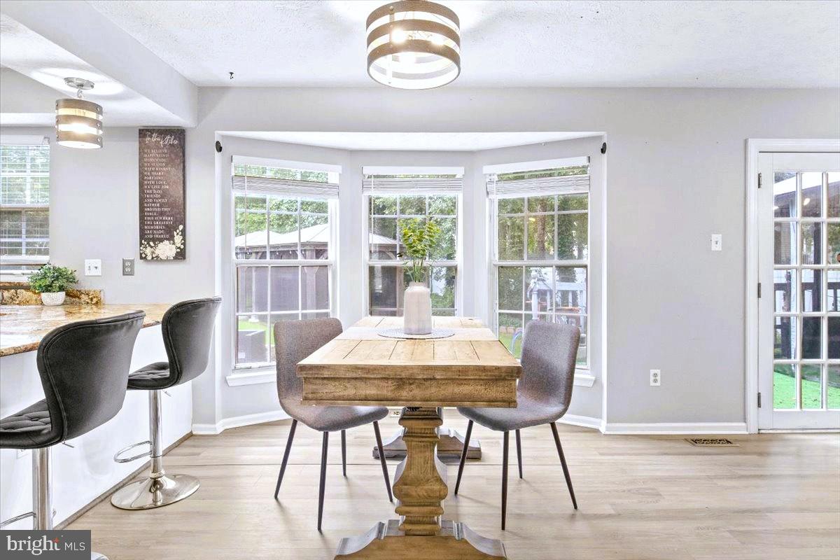 ASHFORD OAKS - Residential