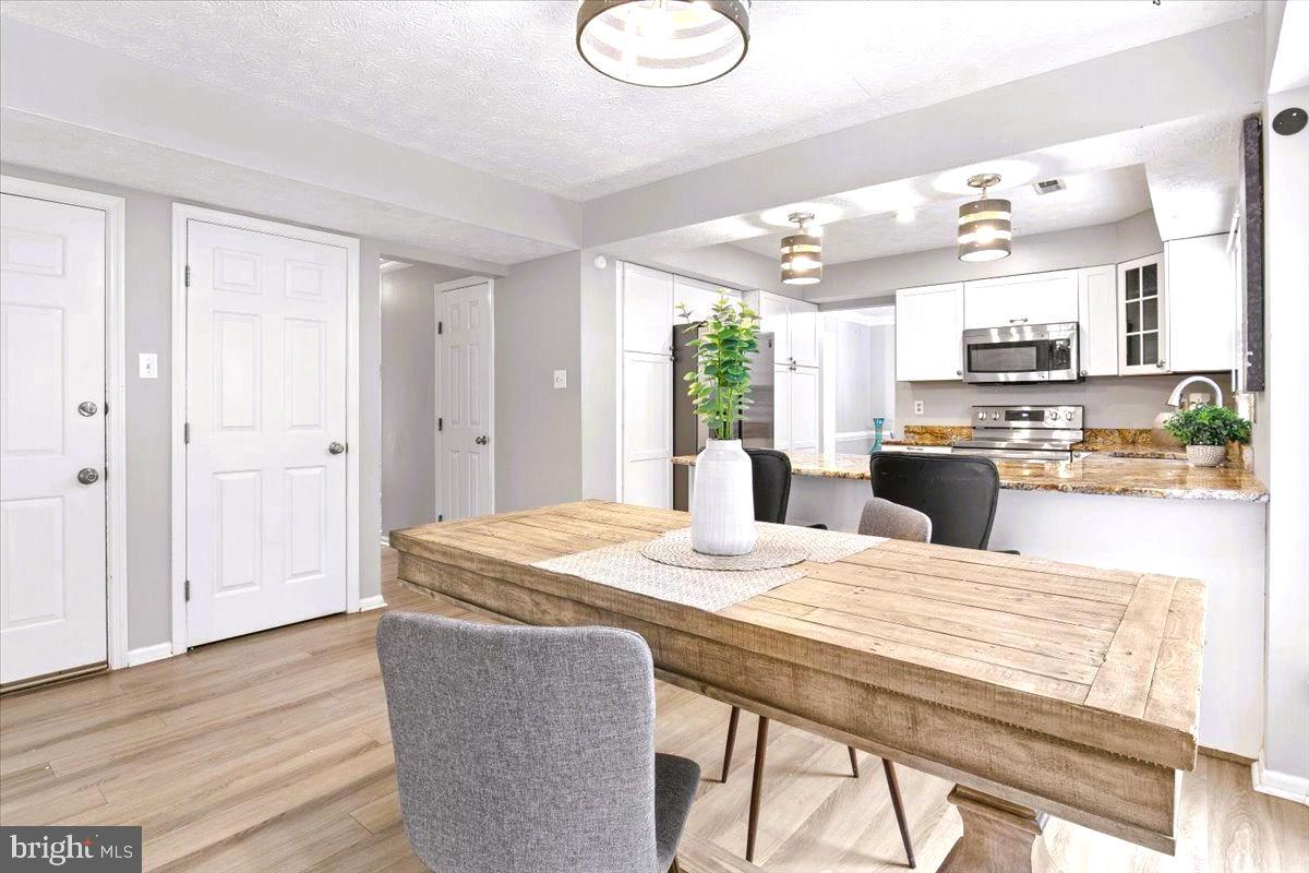 ASHFORD OAKS - Residential