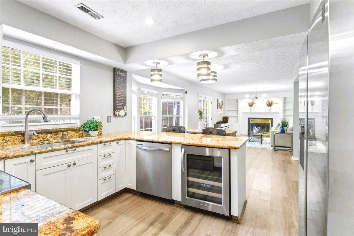 ASHFORD OAKS - Residential