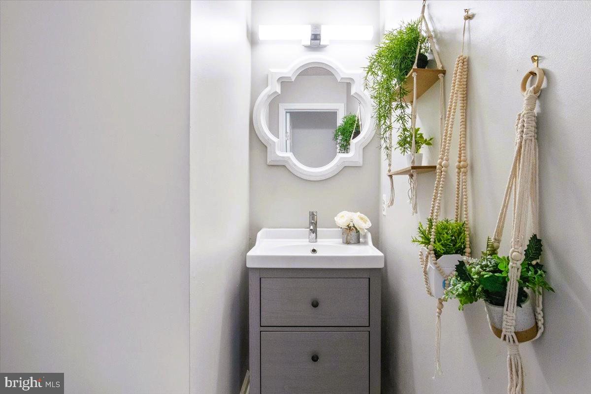 ASHFORD OAKS - Residential