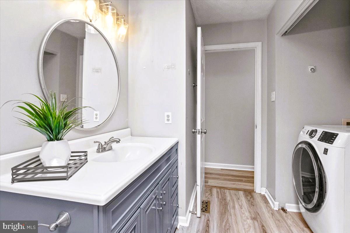 ASHFORD OAKS - Residential