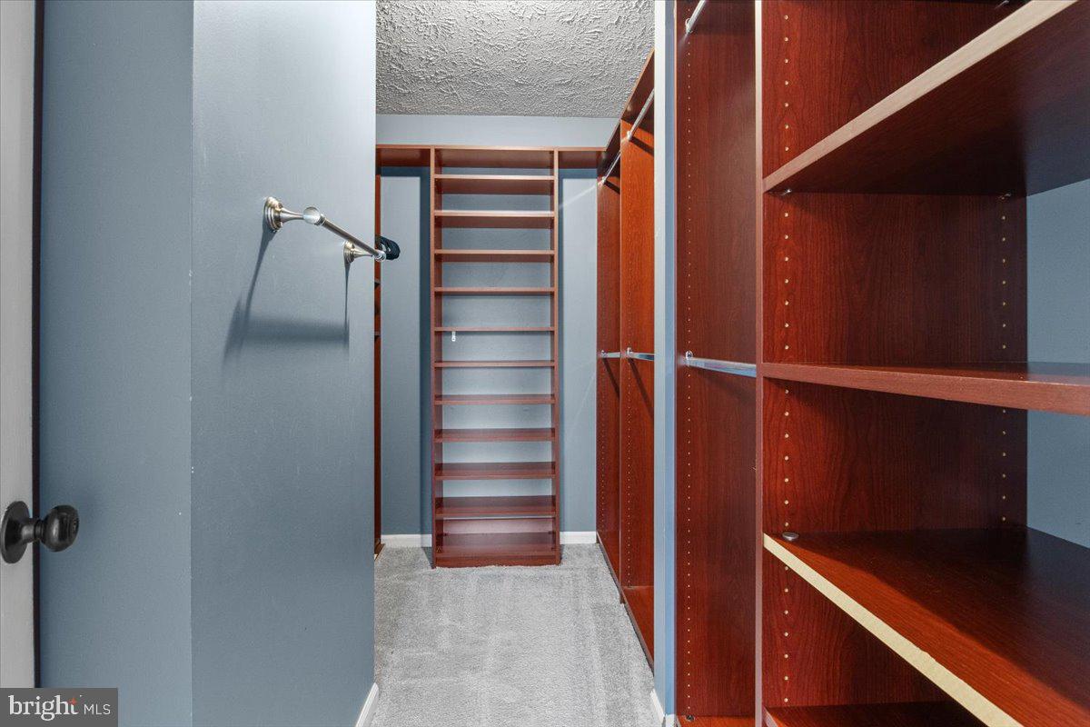 ASHFORD OAKS - Residential