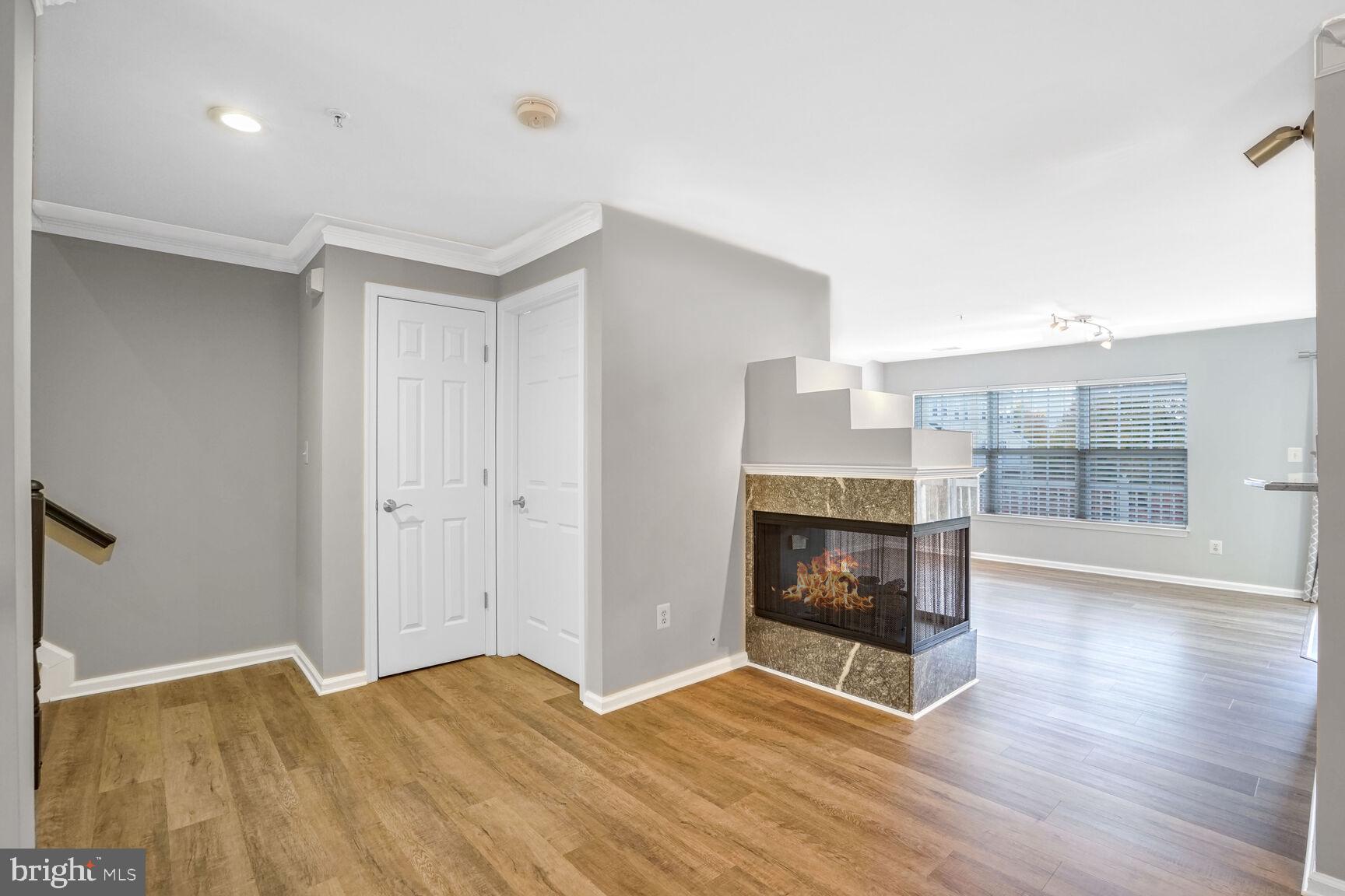 LINCOLN PARK - Residential Lease