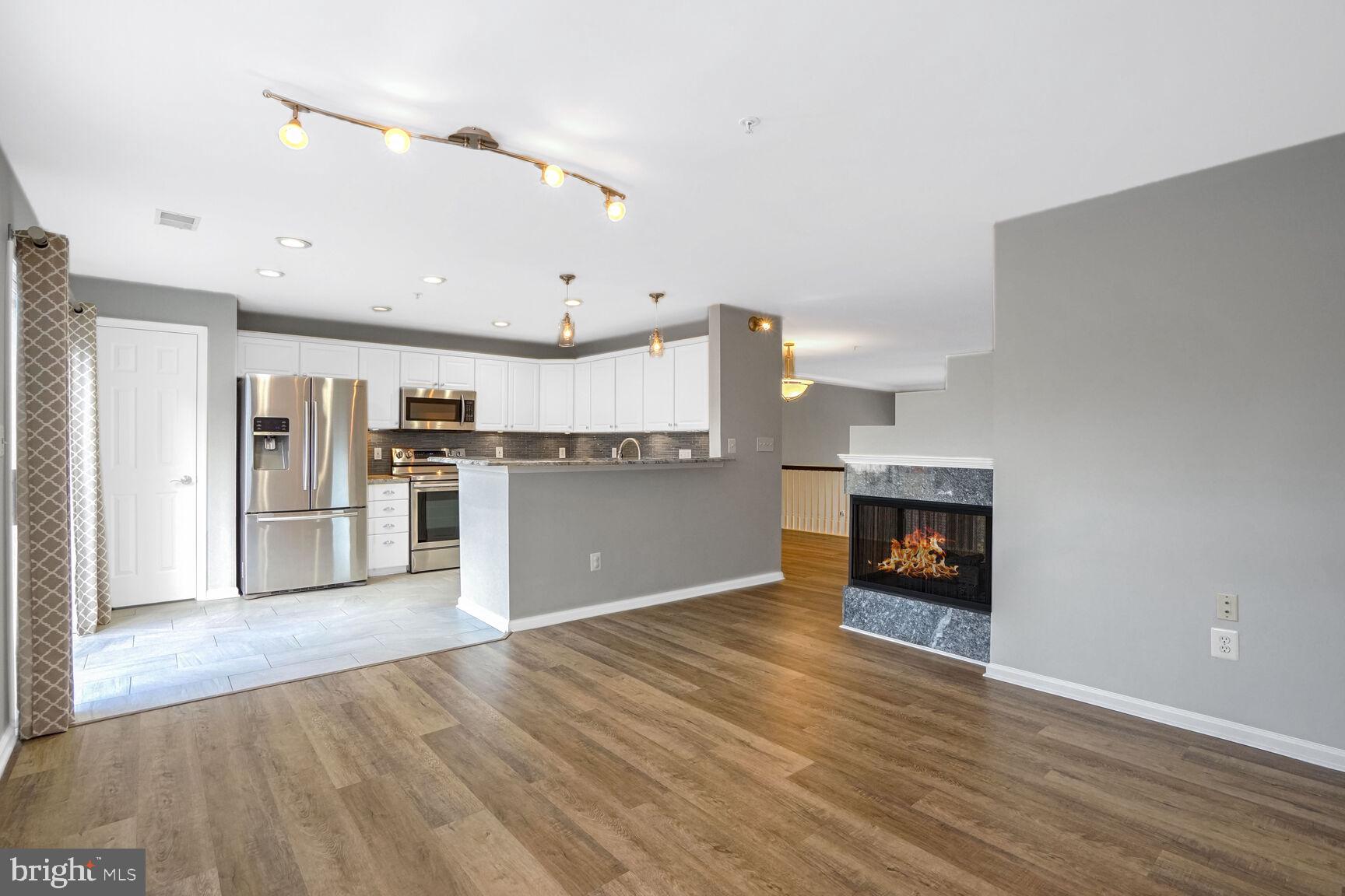 LINCOLN PARK - Residential Lease