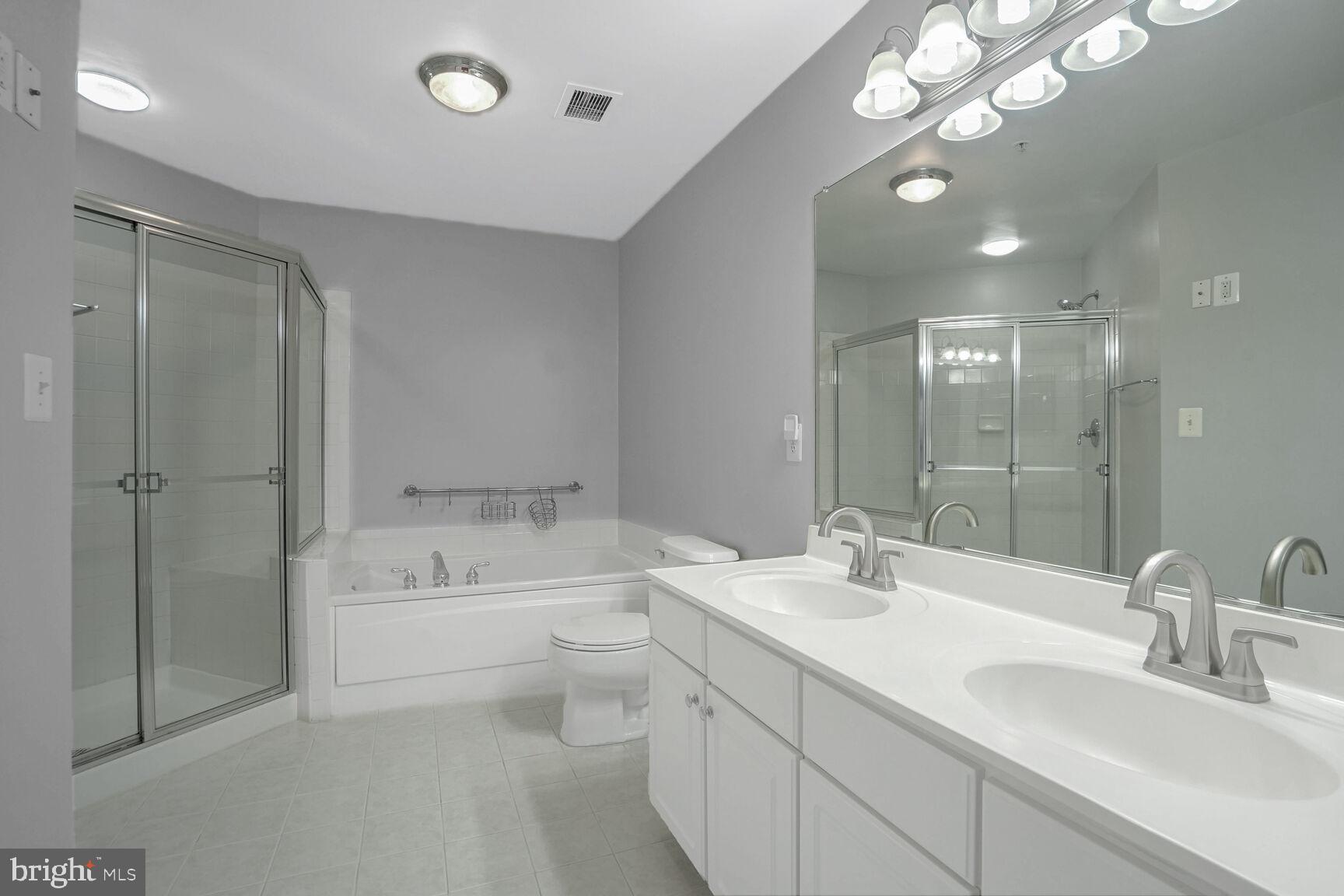 LINCOLN PARK - Residential Lease