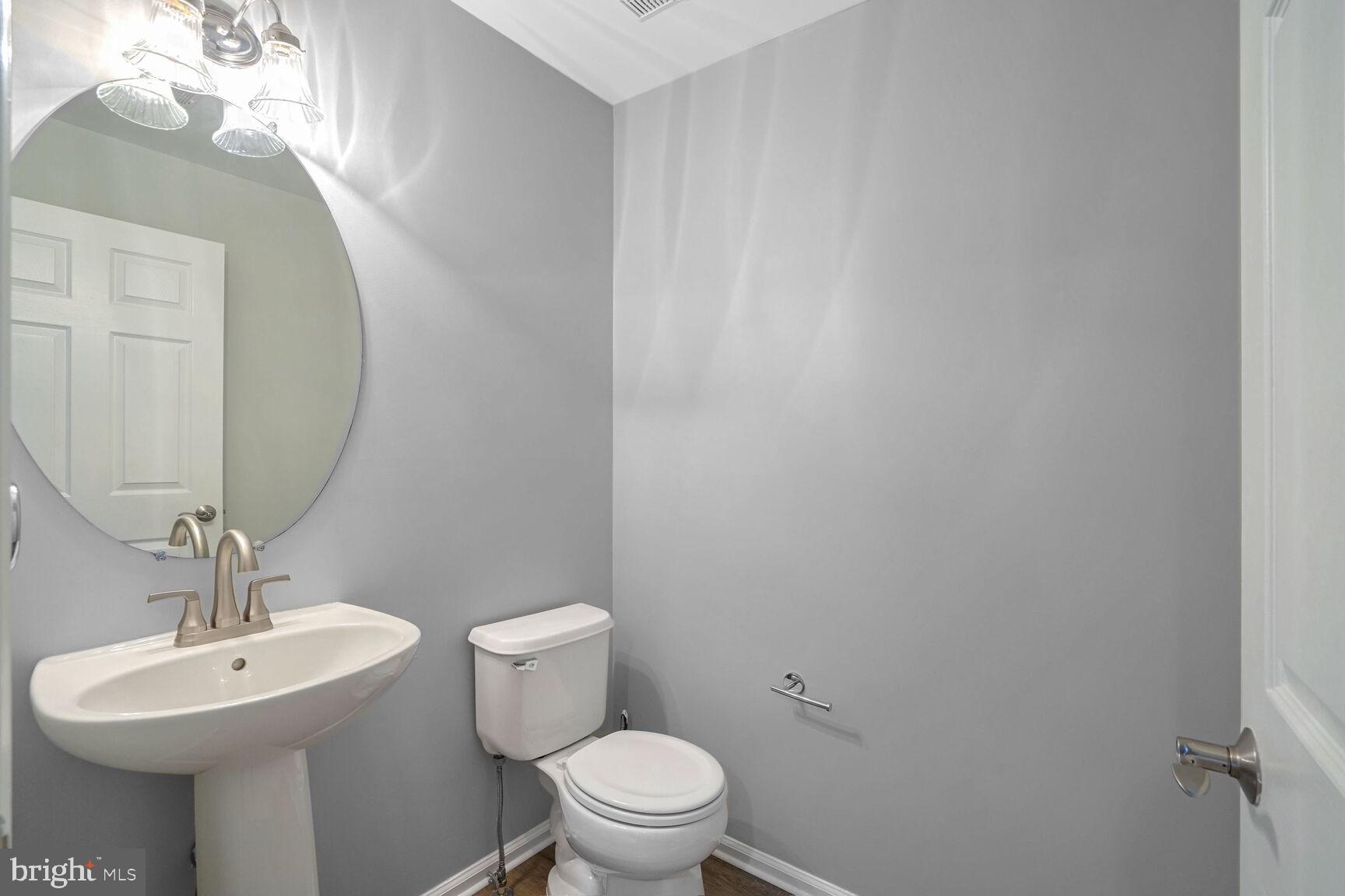 LINCOLN PARK - Residential Lease