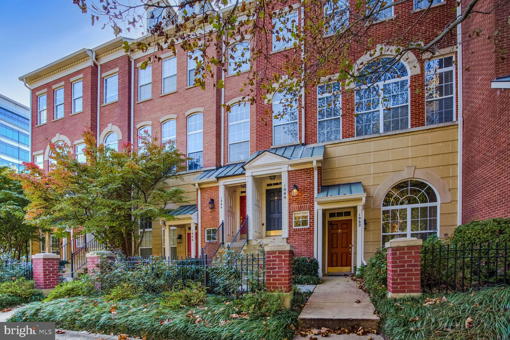 1980 CRESCENT PARK DRIVE 16B