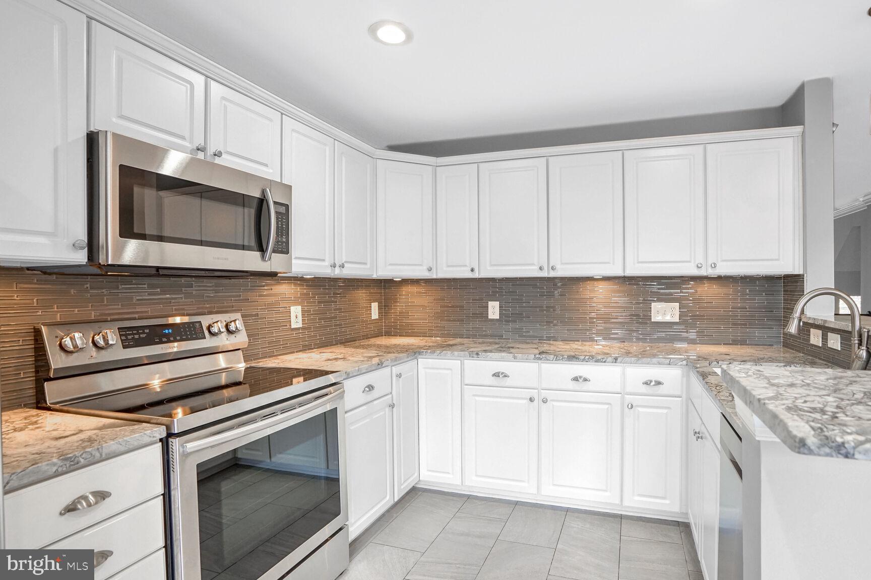 LINCOLN PARK - Residential Lease