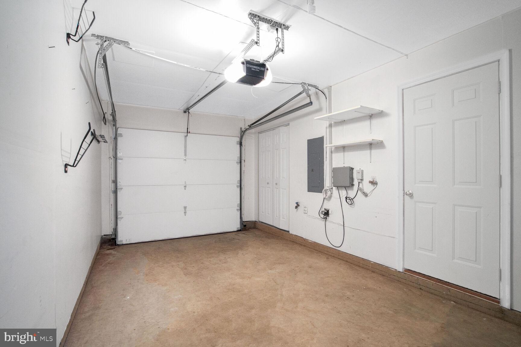 LINCOLN PARK - Residential Lease