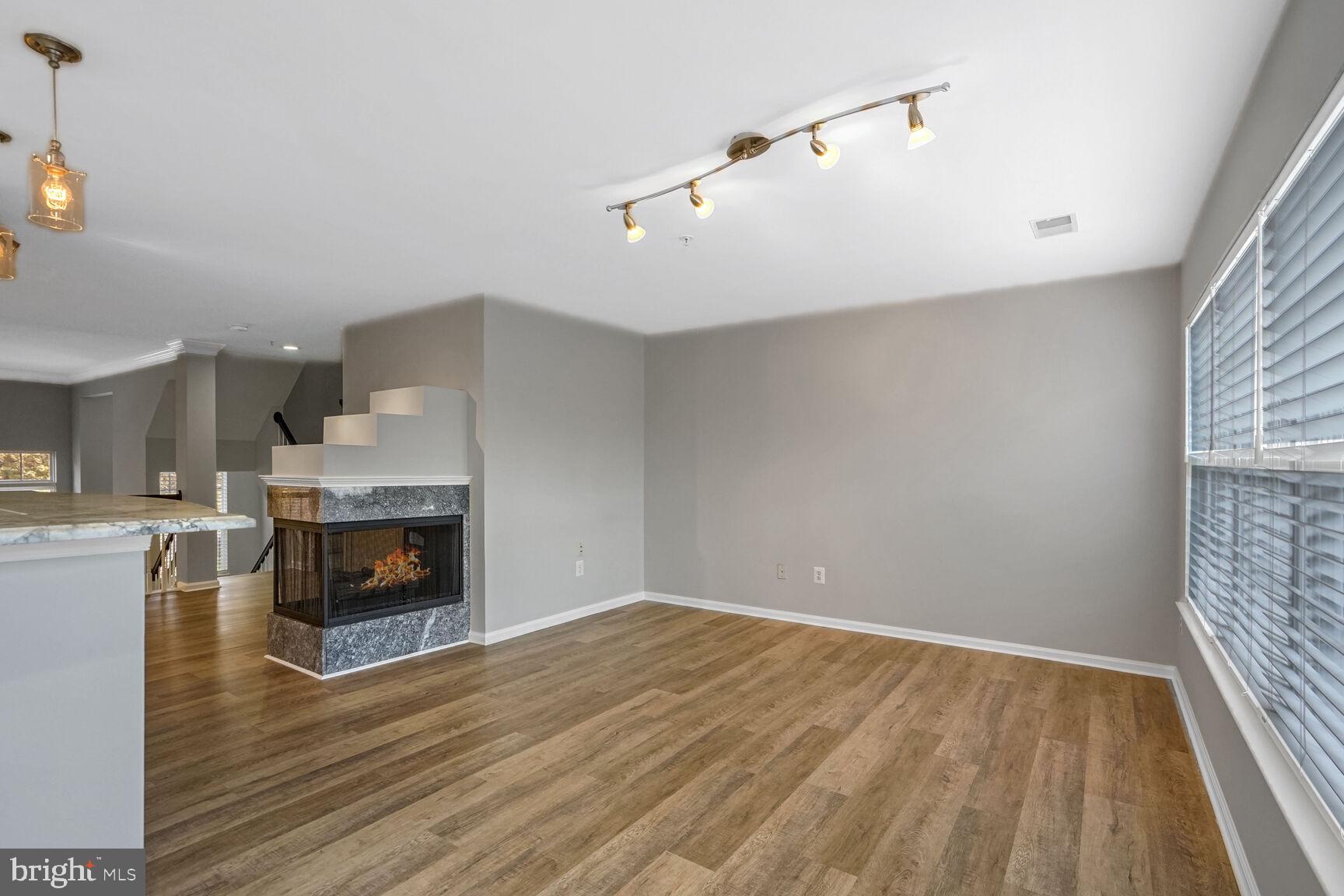 LINCOLN PARK - Residential Lease