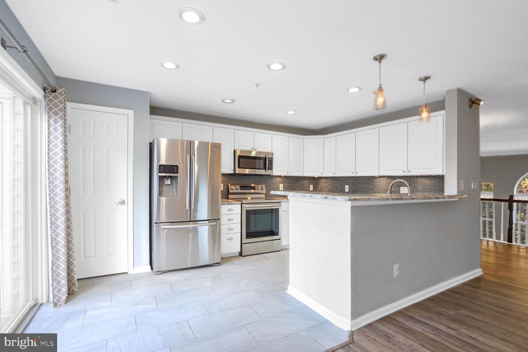 LINCOLN PARK - Residential Lease