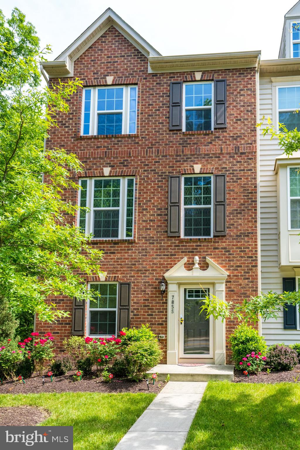 HOWARD SQUARE - Residential Lease