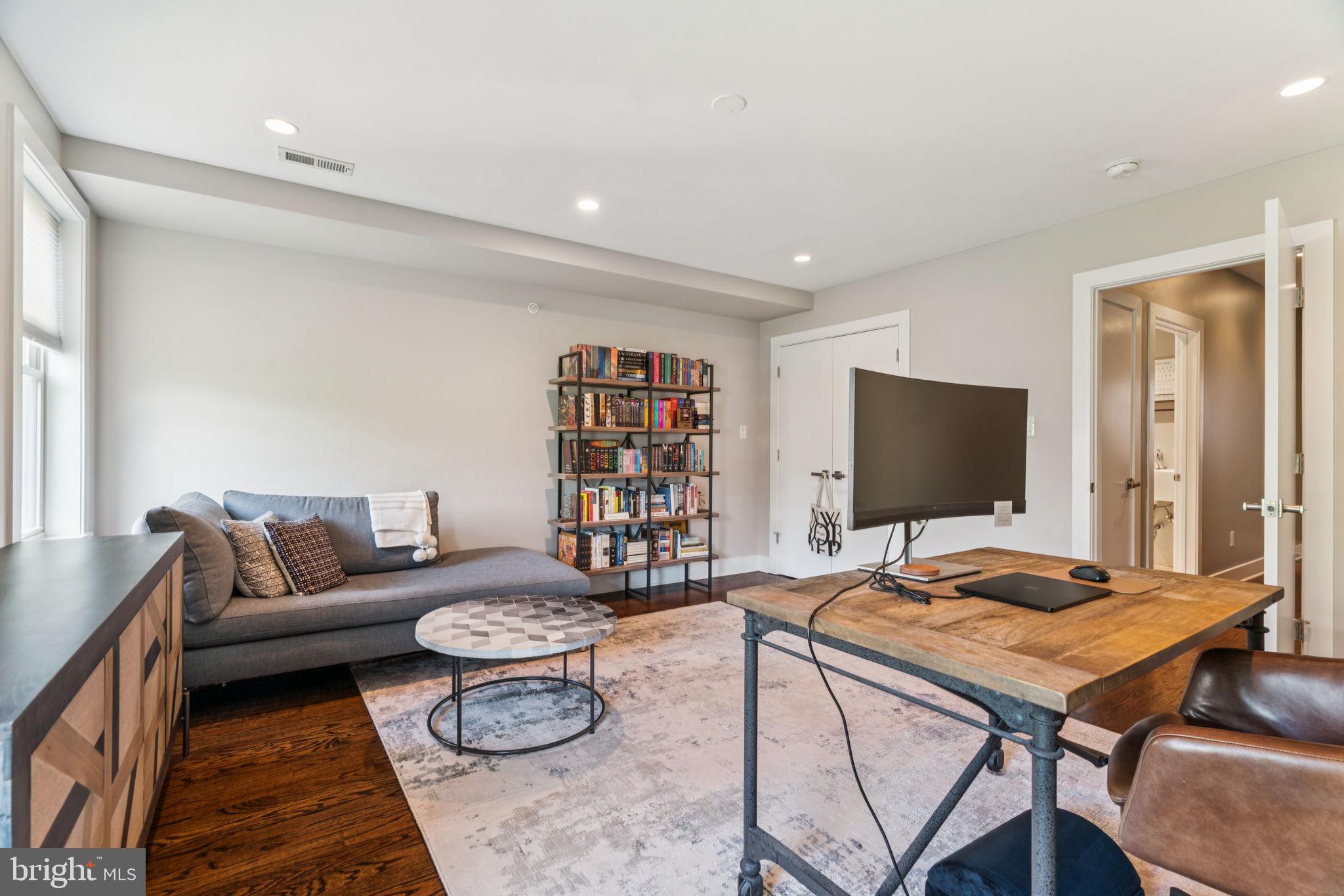 GRADUATE HOSPITAL - Residential