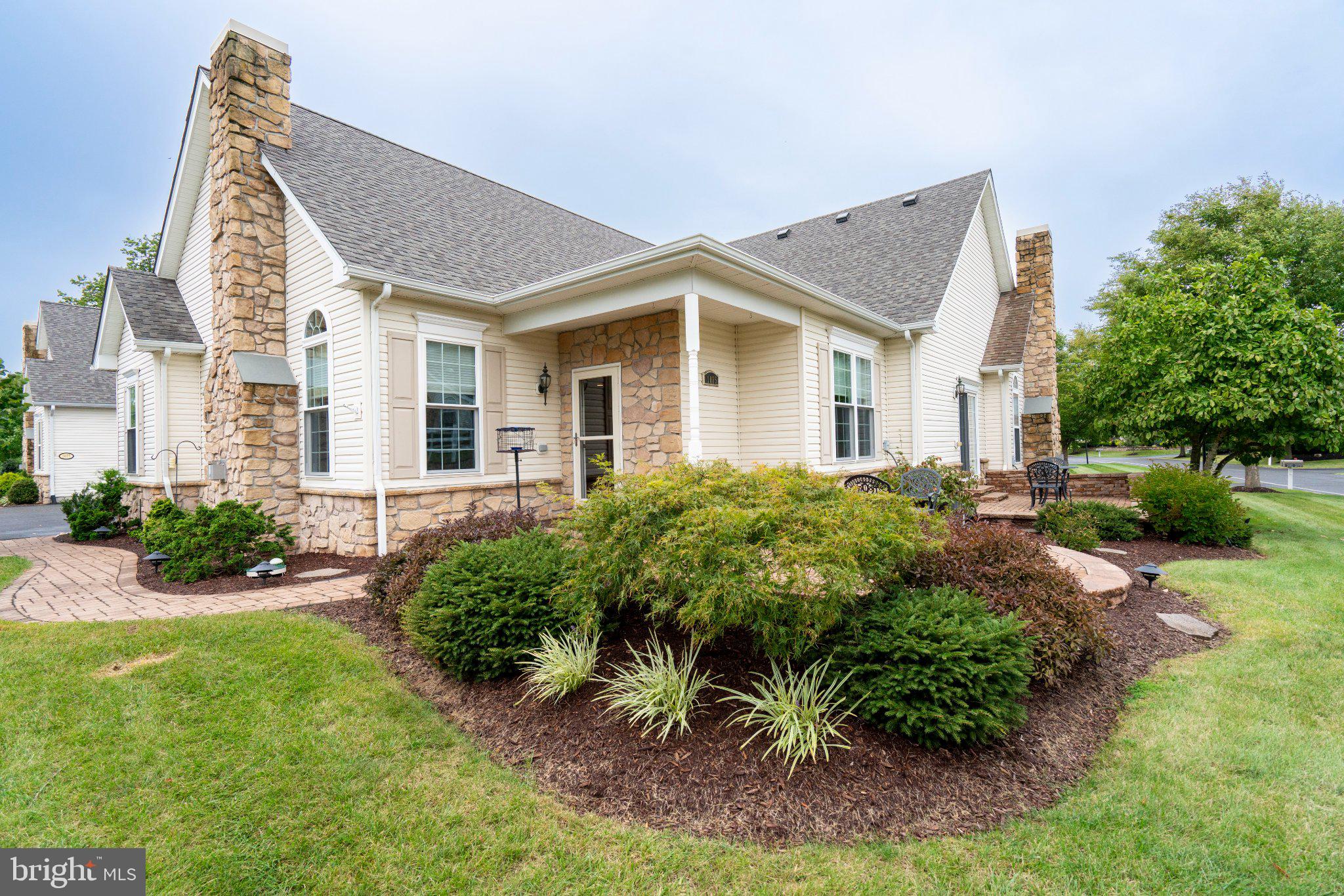 1075 BURGUNDY CIRCLE