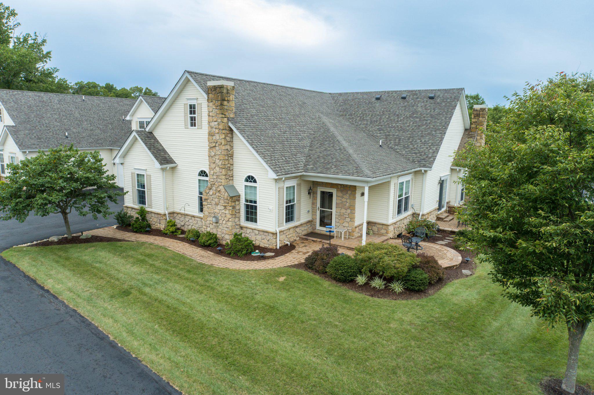 1075 BURGUNDY CIRCLE
