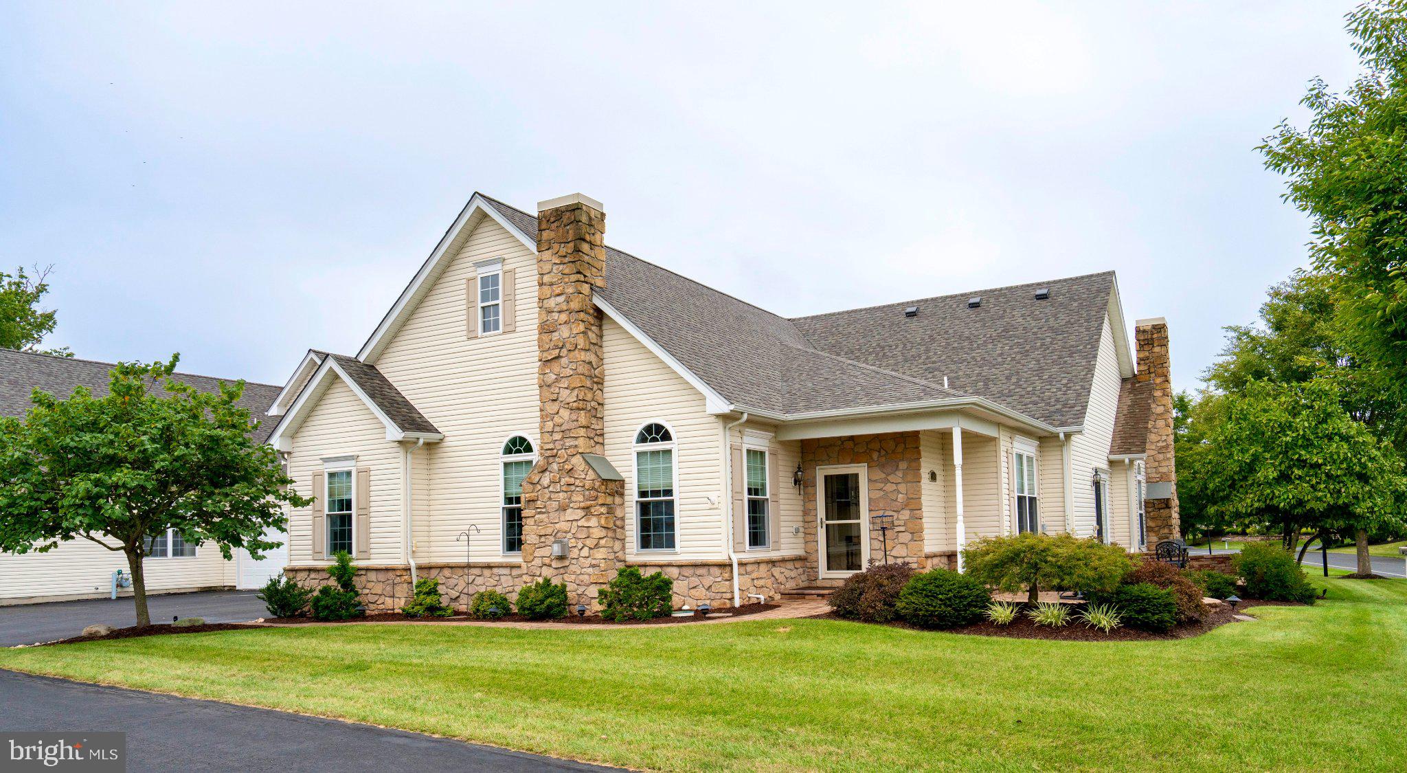 1075 BURGUNDY CIRCLE
