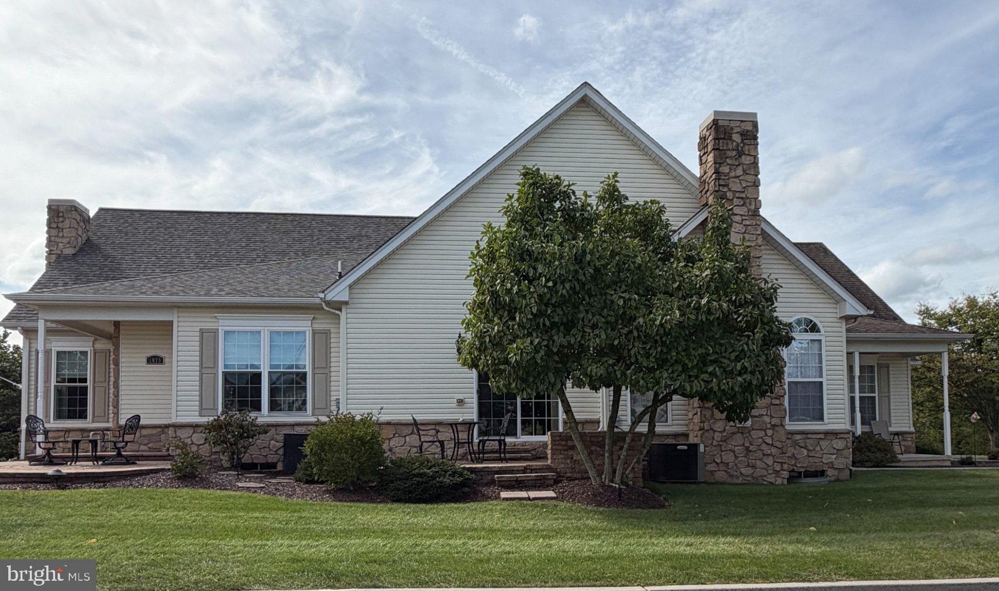 1075 BURGUNDY CIRCLE