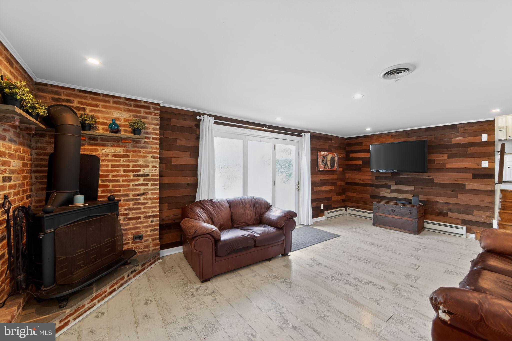 WHITFORD HILLS - Residential