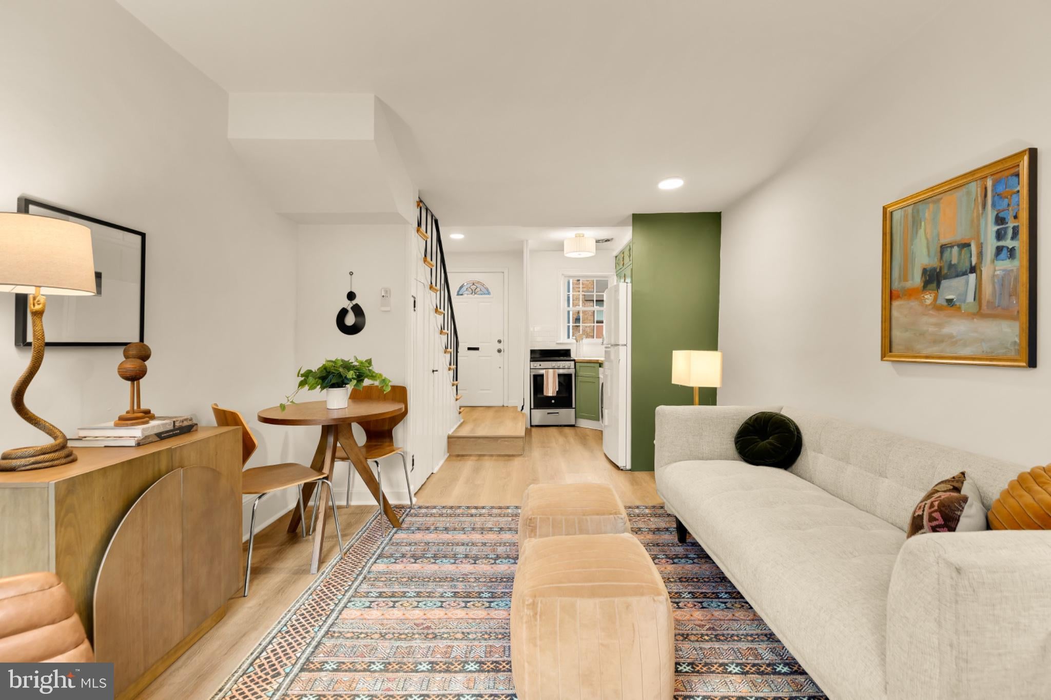 2 BROWNS COURT SE