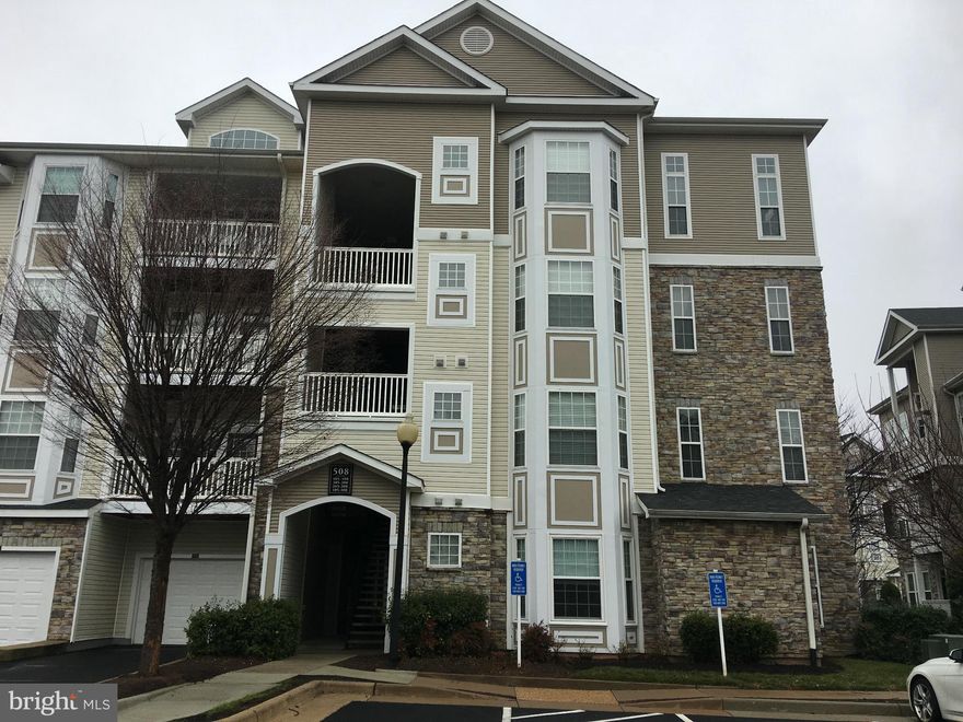 Investor Price! Beautiful 2 bedroom and 2 bathroom. New Carpet, Fresh Paint. Move in ready. Close to Leesburg, shopping at the outlets and quick access to the Dulles Greenway. Motivated seller. Bring me an offer.
