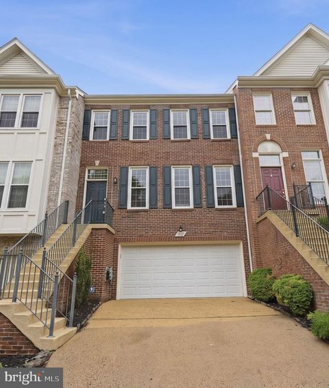 Photo of 2706 Pembsly Drive, VIENNA, VA 22181 (MLS # VAFX2314278)