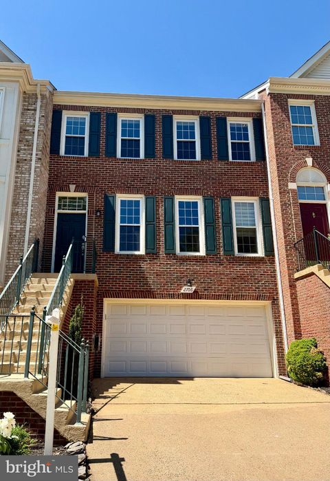 Photo of 2706 Pembsly Drive, VIENNA, VA 22181 (MLS # VAFX2314278)