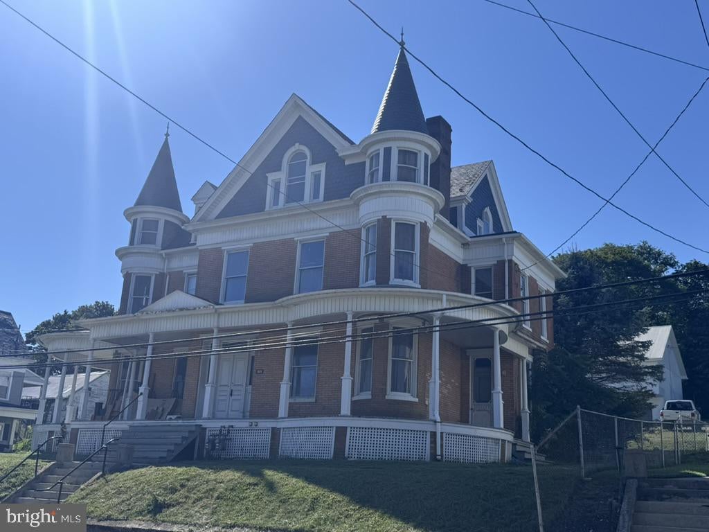 35 W MAIN STREET