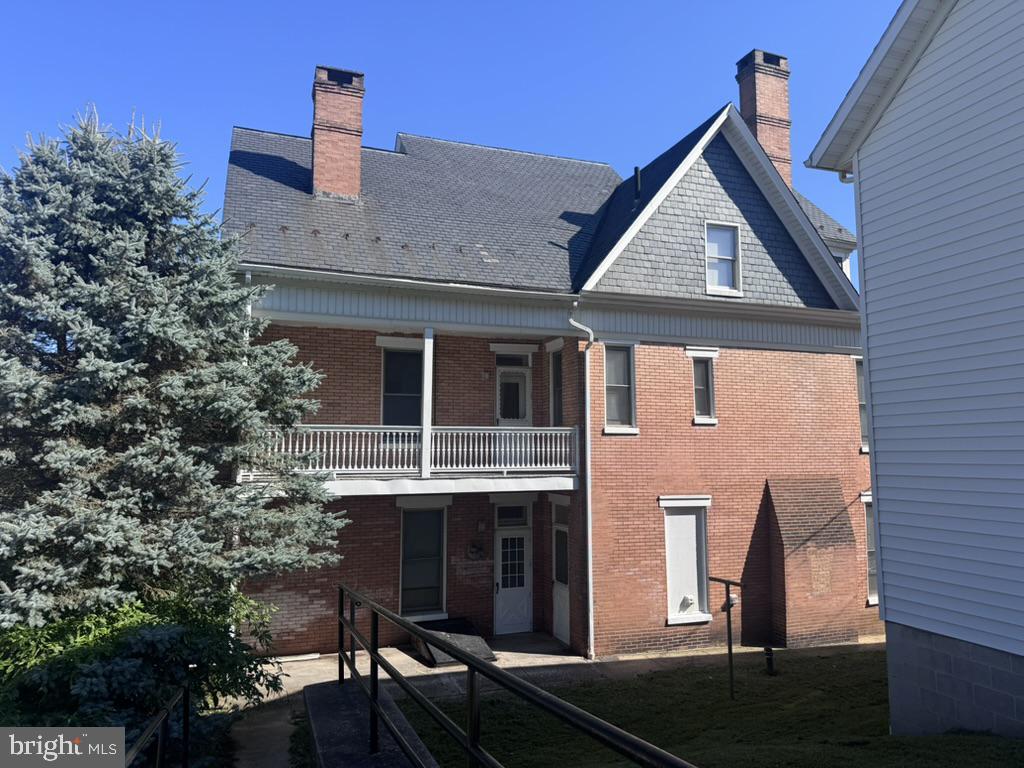 35 W MAIN STREET