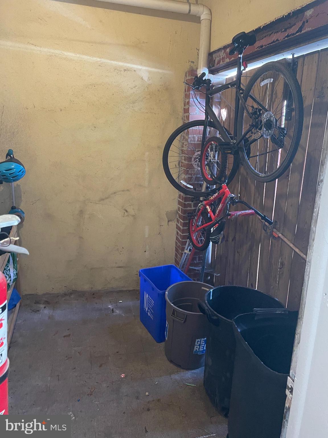 QUEEN VILLAGE - Residential Lease