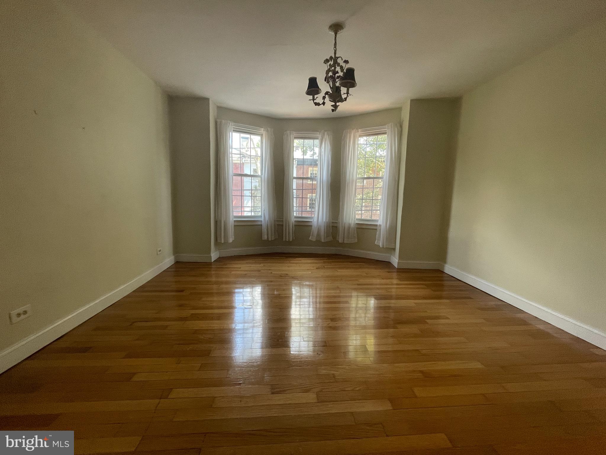 QUEEN VILLAGE - Residential Lease