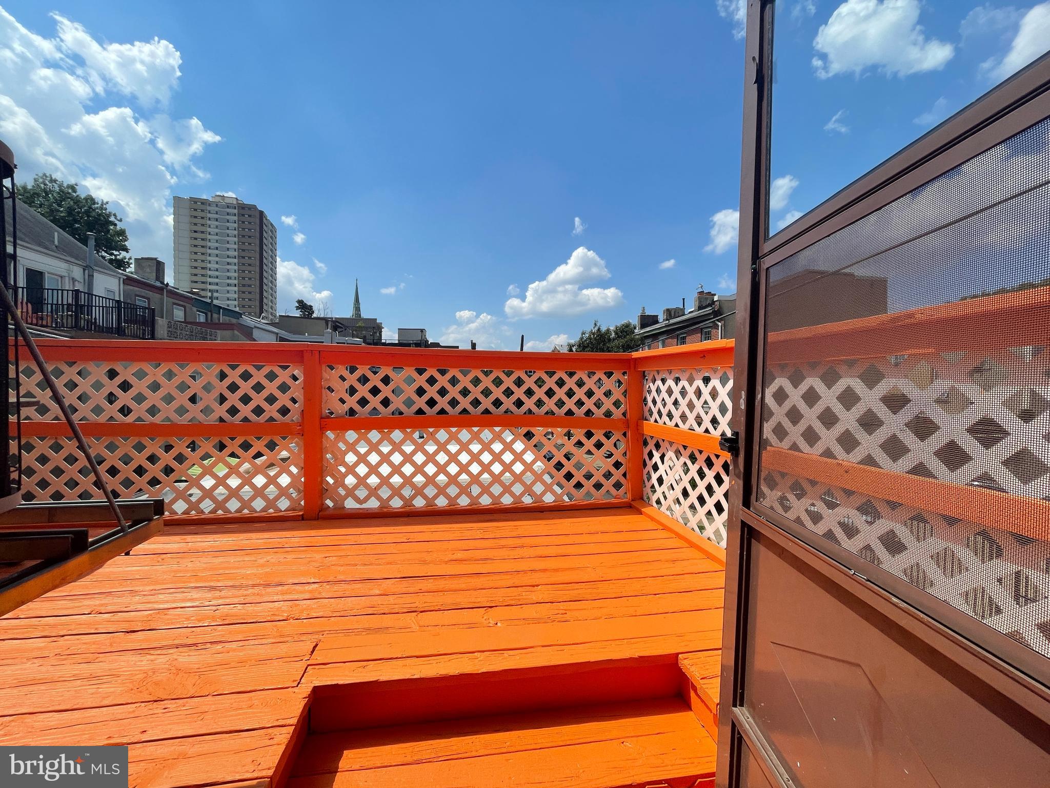 QUEEN VILLAGE - Residential Lease