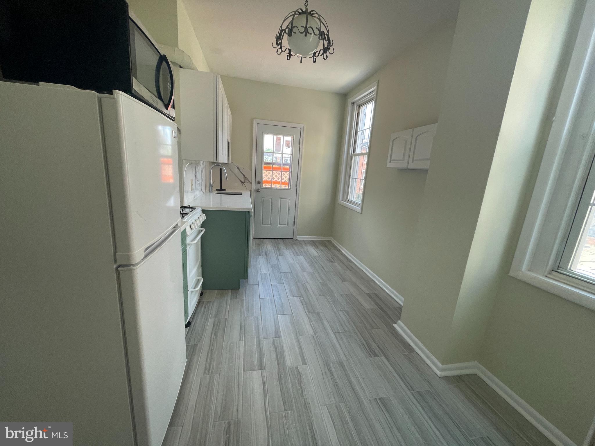 QUEEN VILLAGE - Residential Lease