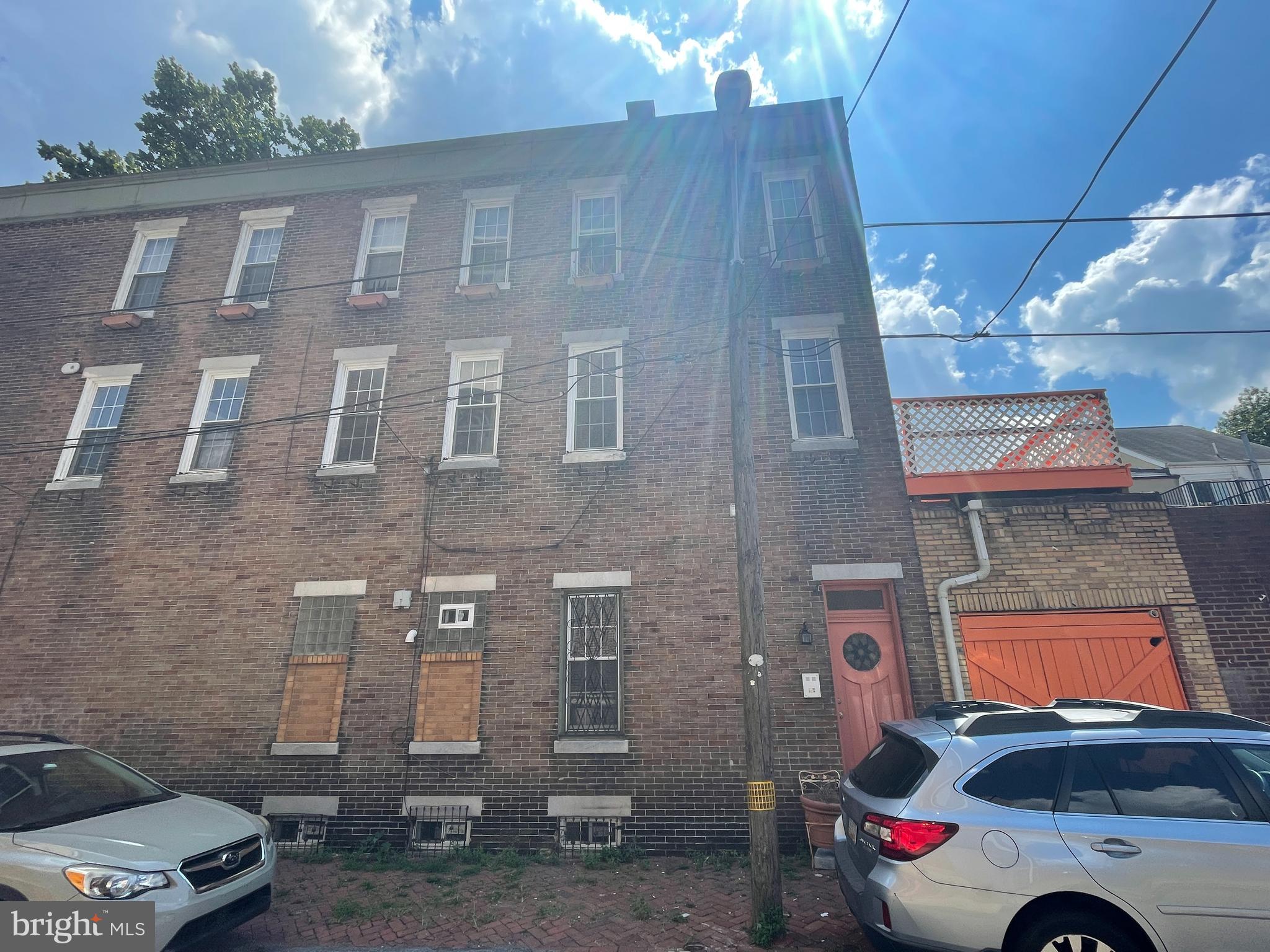 QUEEN VILLAGE - Residential Lease