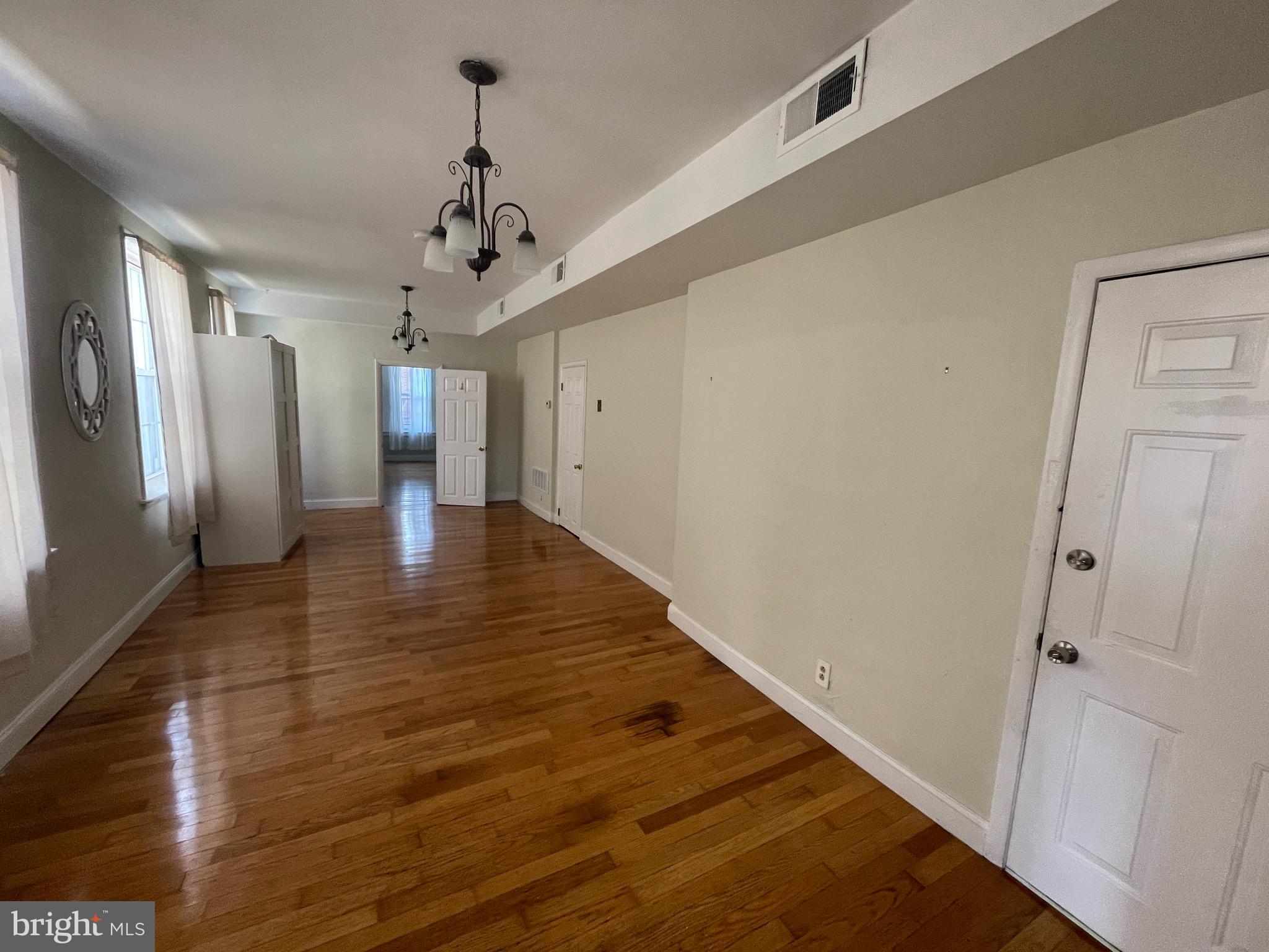 QUEEN VILLAGE - Residential Lease