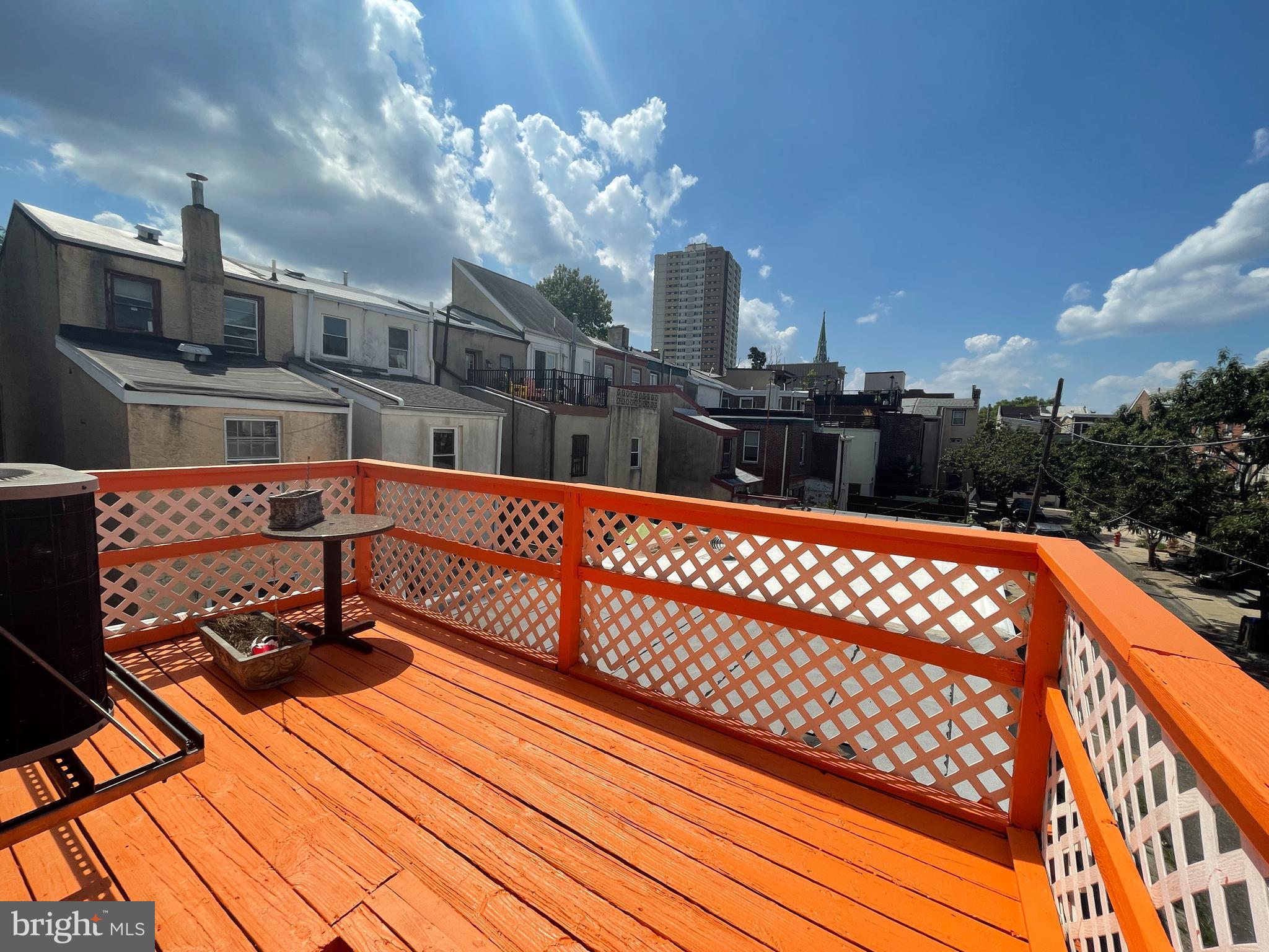 QUEEN VILLAGE - Residential Lease