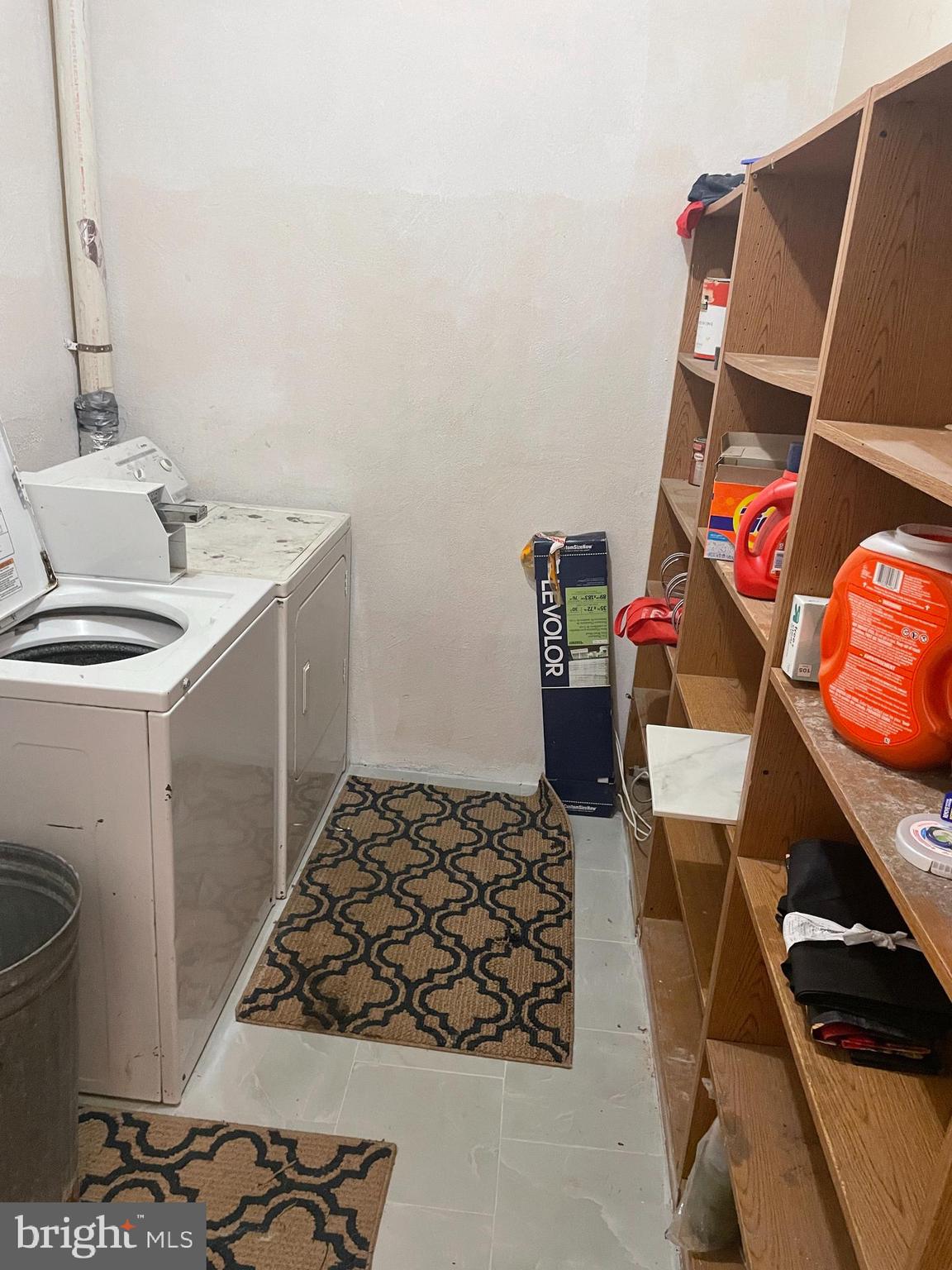 QUEEN VILLAGE - Residential Lease