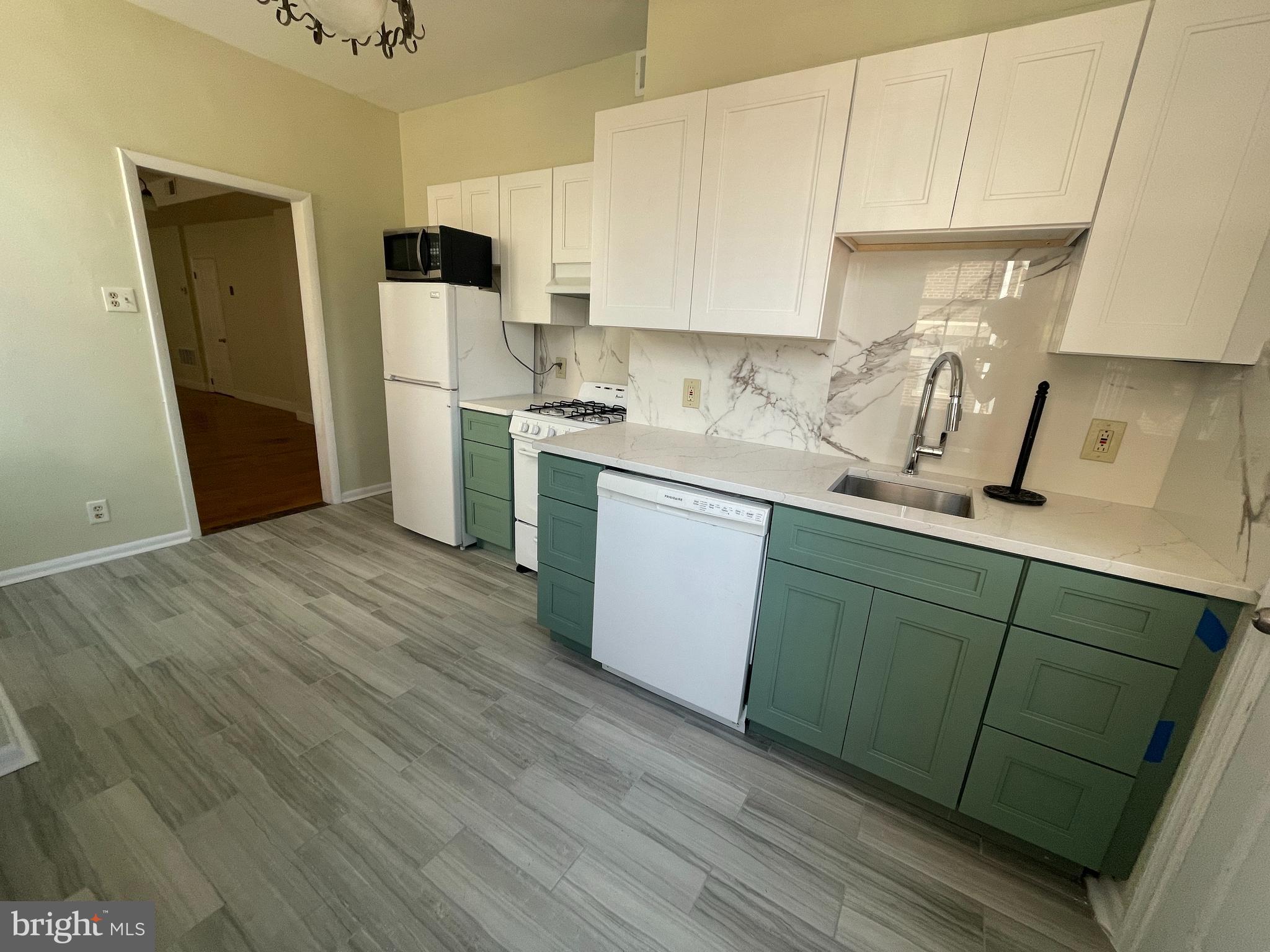 QUEEN VILLAGE - Residential Lease