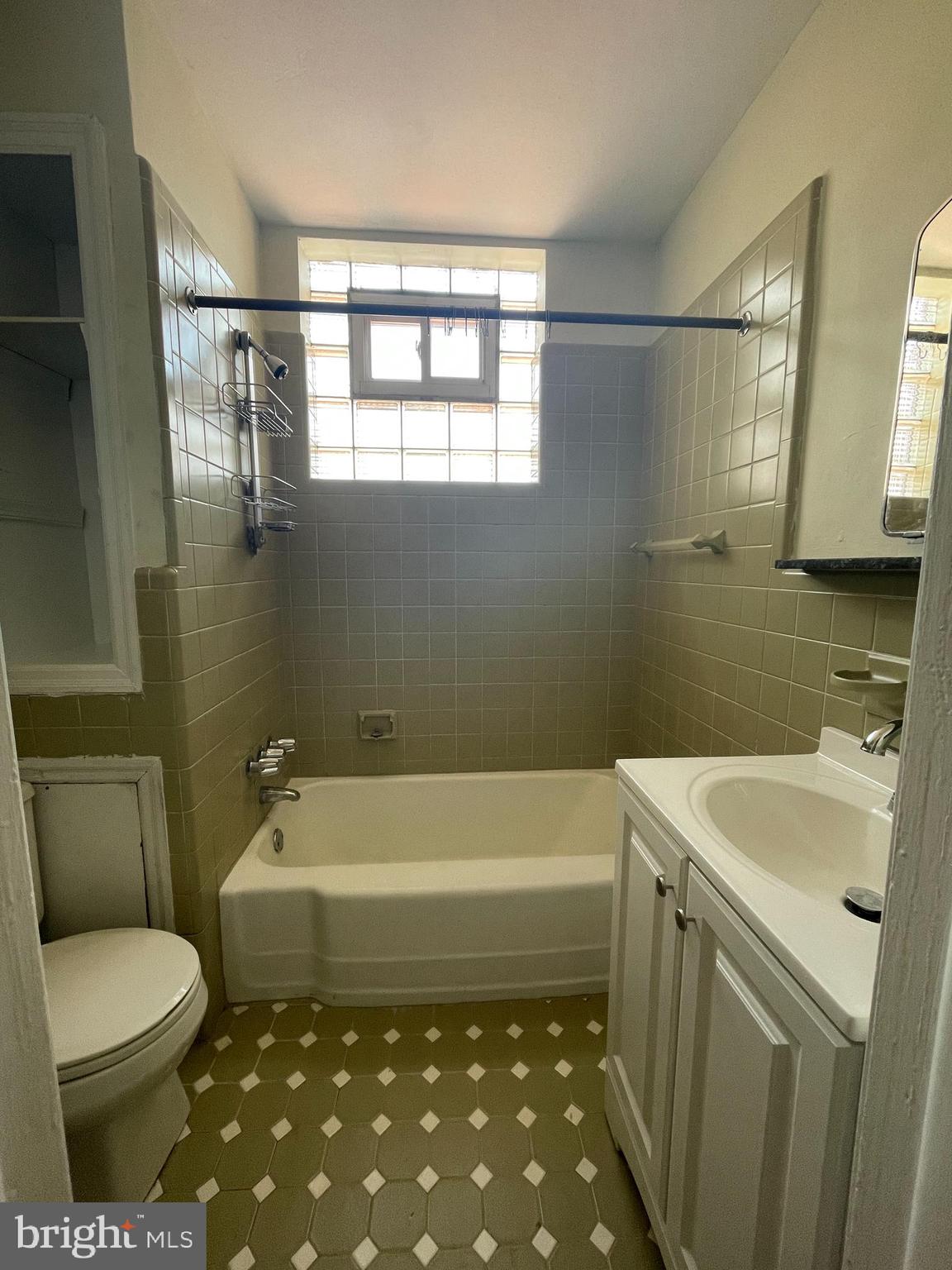 QUEEN VILLAGE - Residential Lease