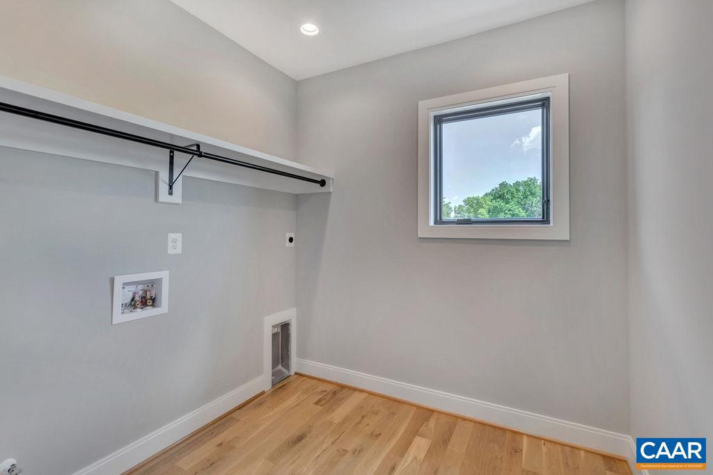 LOCHLYN HILL - Residential