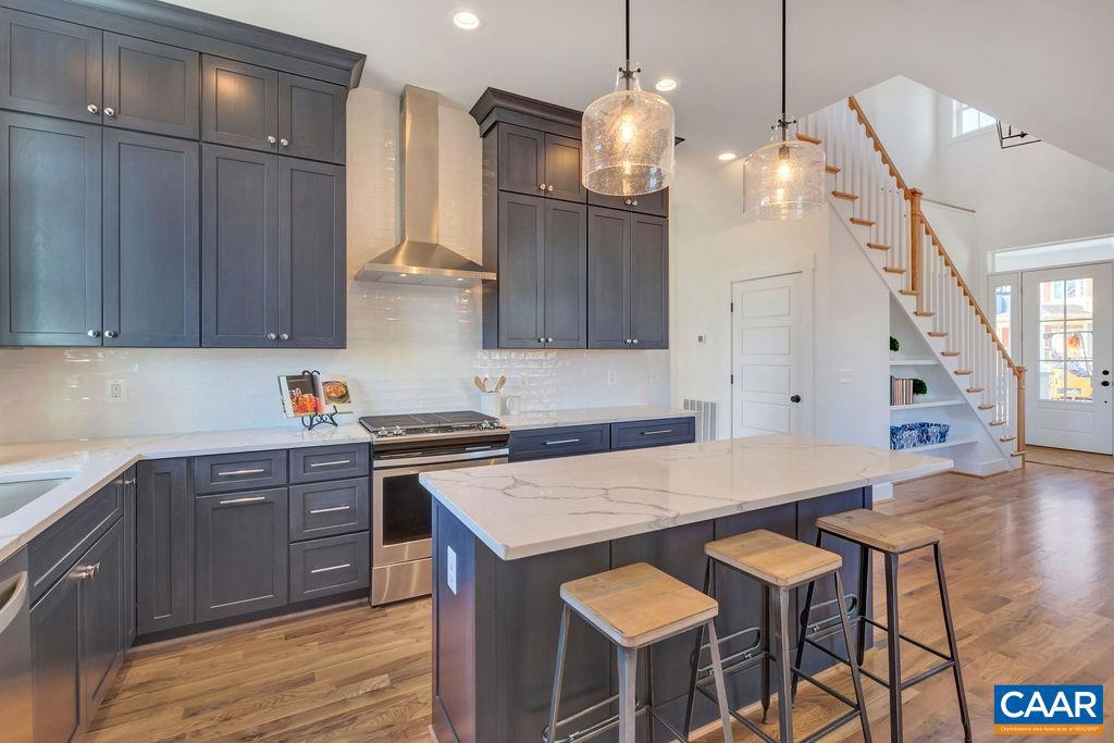 LOCHLYN HILL - Residential