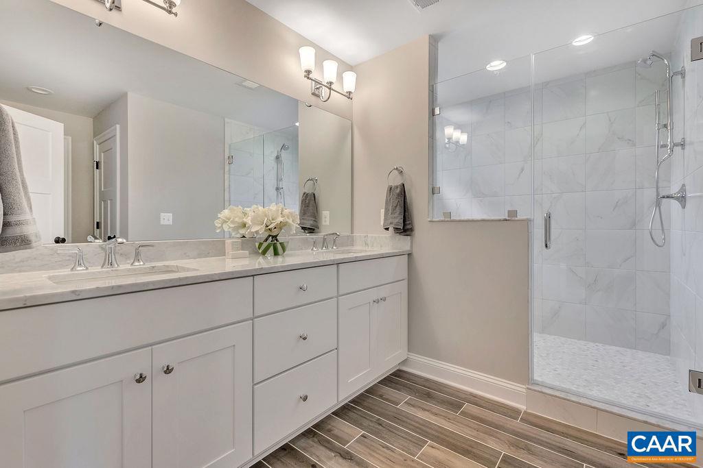 LOCHLYN HILL - Residential