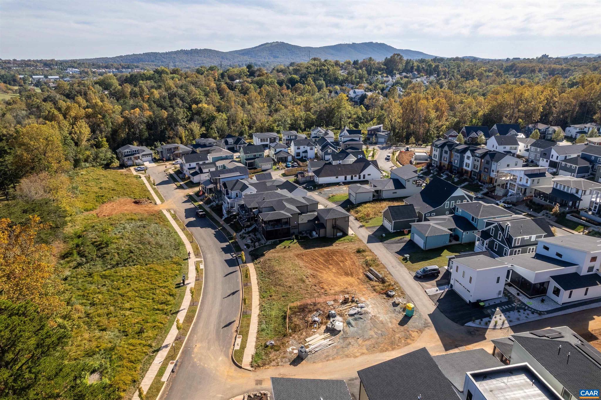 LOCHLYN HILL - Residential