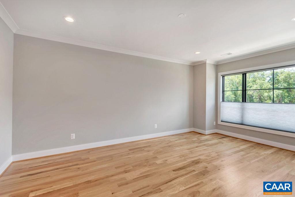 LOCHLYN HILL - Residential