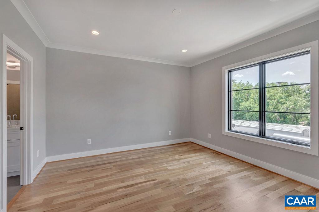 LOCHLYN HILL - Residential