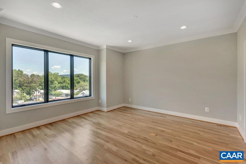 LOCHLYN HILL - Residential