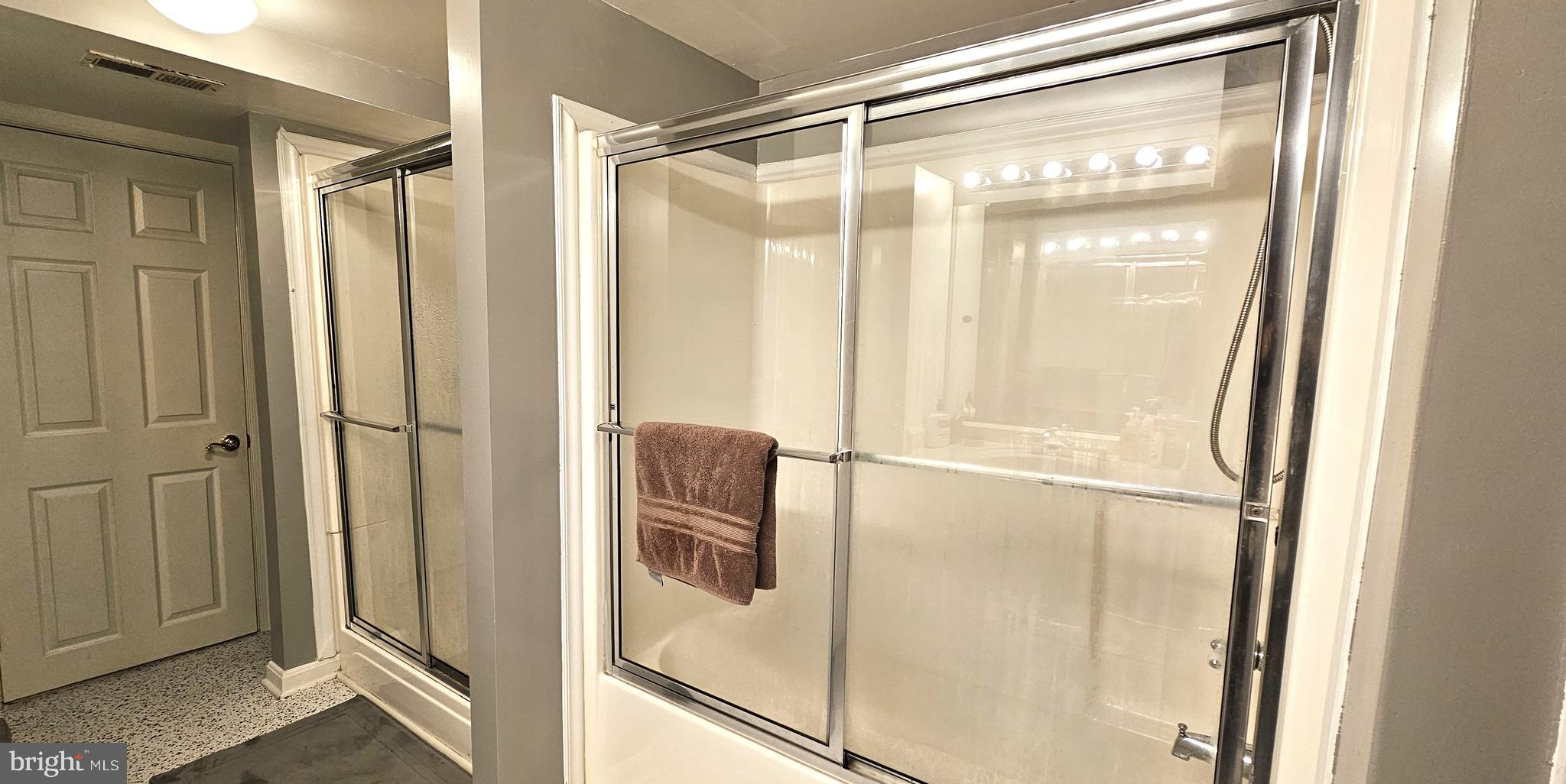 NOTTINGHAM VILLAGE - Residential