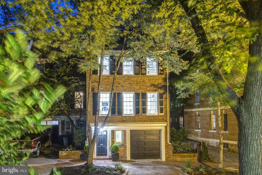 IN WFP PRIV. PLACEMENT! Contemporary renov of a prime E. Village sunny & spacious 4BR/4.5BA home that has it all! Gorgeous kit w/marble counter-tops & custom European cabinets, spa baths w/designer finishes, new 4th flr., smart home technol, European oak wood floors & top-of-the-line finishes throughout. Deep, rear garden w/fireplace & garage parking. Approx 2,800 sq ft. (tax record is incorrect).